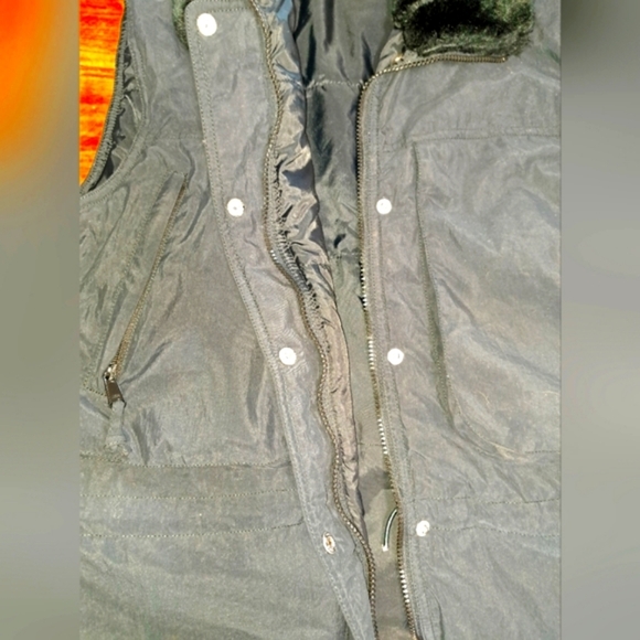 Sierra Designs Black Vest with Faux Fur Collar Size 12 - Picture 7 of 7